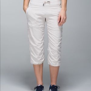 Lululemon Studio Crop (lined) in Dune Size 8 never worn